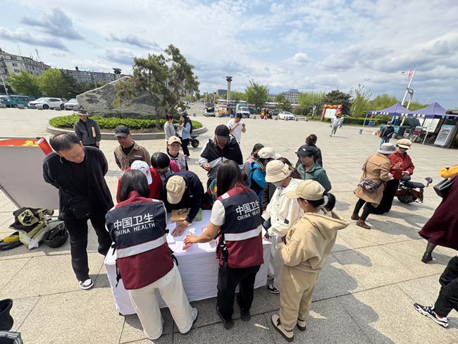 敦化市疾病預防控制中心開展全民營養(yǎng)周主題宣傳活動，引領營養(yǎng)健康新風尚